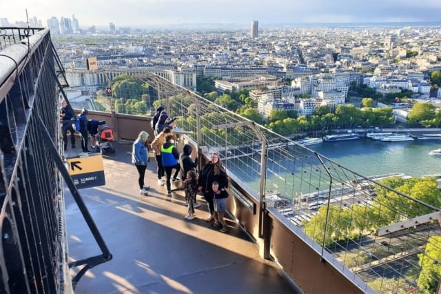 Eiffeltoren bezoeken met kinderen; vanaf welke leeftijd en tips en weetjes - Mamaliefde