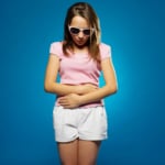 Eerste menstruatie kind; symptomen en builpijn ongesteld worden en hoe vieren? - Mamaliefde.nl