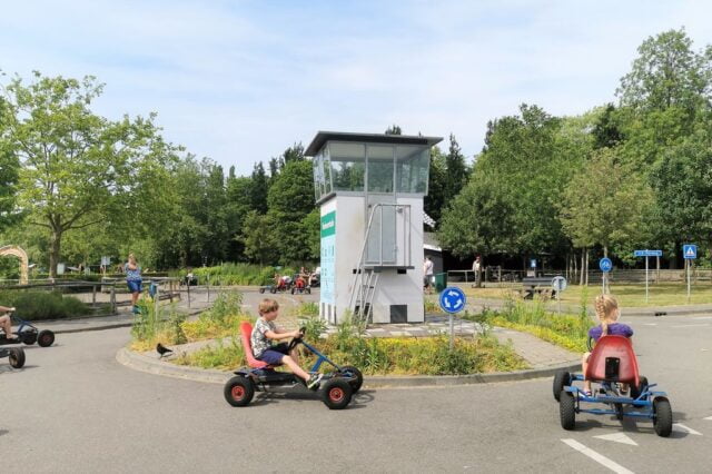 Plaswijckpark Rotterdam; binnenspeeltuin, dieren kinderboerderij, waterspeeltuin en verkeerspark - Reisliefde