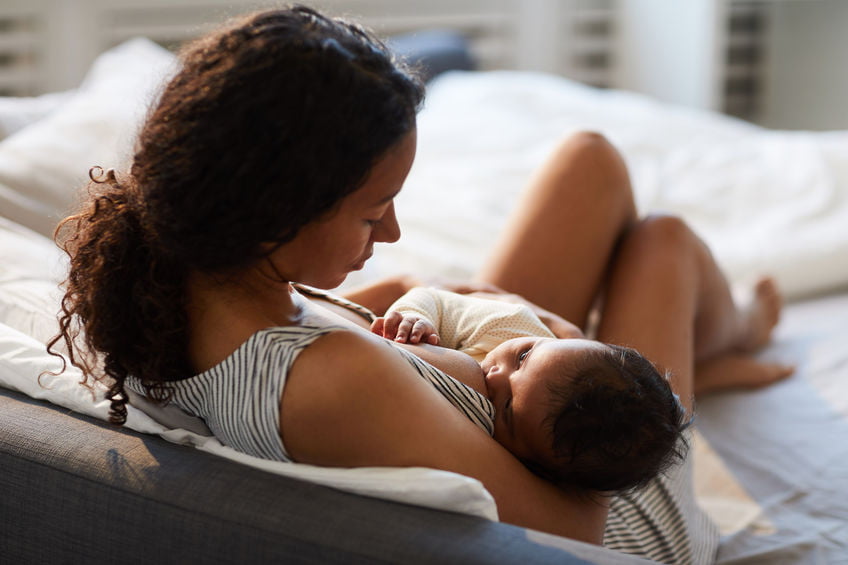 Langvoeden moeders; hoe lang borstvoeding geven en wat zijn voordelen & nadelen?