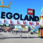 Legoland Billund Denemarken review; tips en ervaringen met kinderen. Tips voor leukste attracties, ook met jonge kinderen en Praktische informatie voor dagje of vakantie in resort. vakantie park en hotel - Mamaliefde.nl