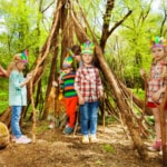 Camping spellen en activiteiten; ideeën voor kinderen en volwassenen binnen en buiten met spelletjes of voor recreatie - Mamaliefde.nl