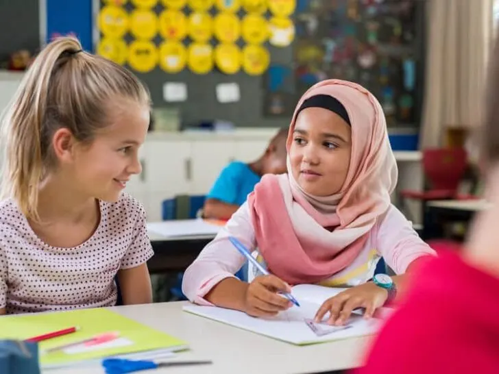 Islamitische opvoeding van kinderen; wat zijn de verschillen met de Nederlandse cultuur bijvoorbeeld als het gaat om de verjaardag en cadeautjes - Mamaliefde.nl