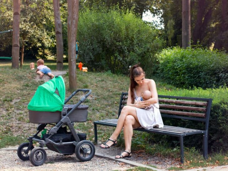 Voeden in het openbaar; borstvoeding geven buitenshuis - Mamaliefde.nl