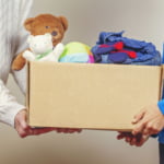 Knuffels doneren en oud speelgoed inleveren goed doel; weggeven aan vluchtelingen of sinterklaas cadeau ah - Mamaliefd.enl