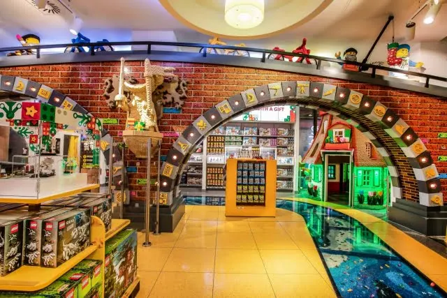LEGO flagship store Amsterdam; Grootste LEGO winkel Nederland - Reisliefde