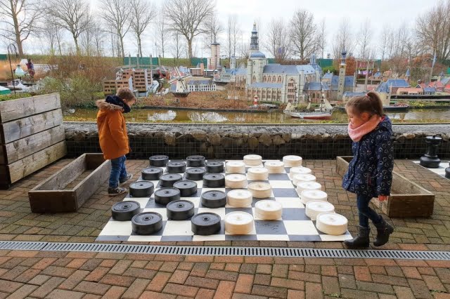 Mini Mundi Middelburg; binnenspeeltuin, attractie en miniatuurpark - Reisliefde