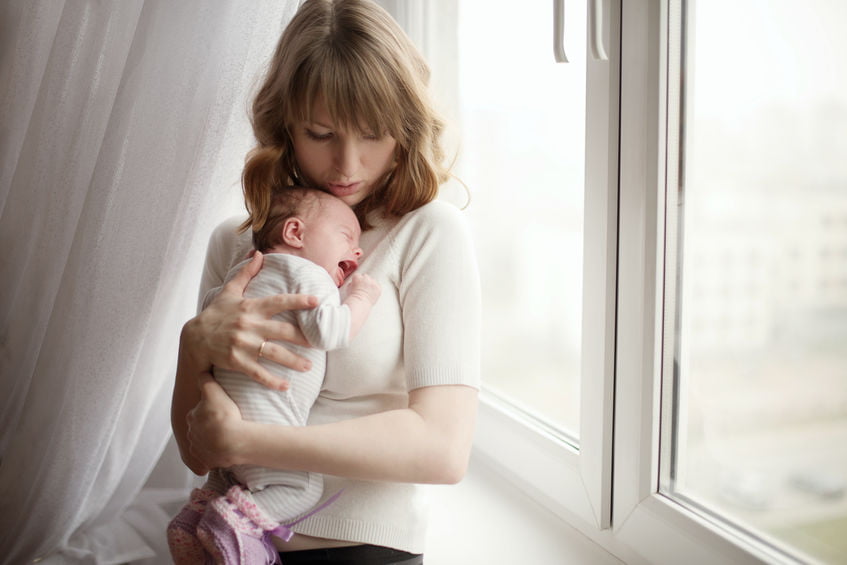 Spruw baby: wat zijn symptomen en wat bij flesvoeding?