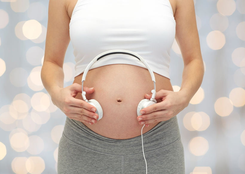 Muziek tijdens zwangerschap; baby in buik laten luisteren - Mamaliefde.nl