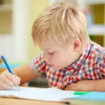 Leren schrijven; tips blokletters schrijfletters oefenen met kind en begin netjes aan elkaar schrijven groep 3 en 4. Inclusief app, welke pen, handige hulpmiddelen en tips begin kleuters groep 2 - Mamaliefde.nl