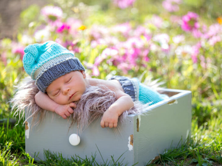 Buiten slapen baby in lutje pot huisje; kopen of zelf maken