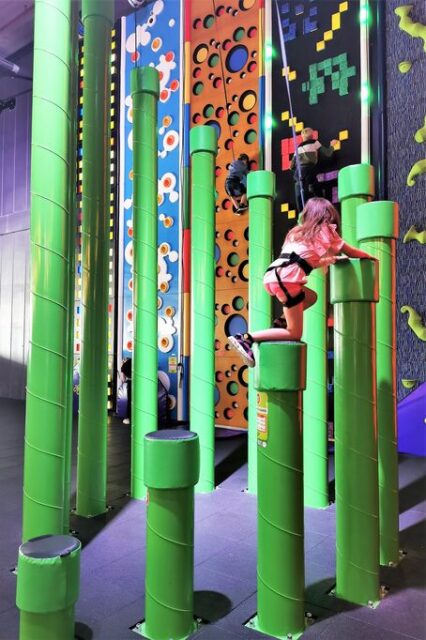 Play-in Utrecht; Kids-in binnenspeeltuin, jump-in jumphal, climb-in klimhal - Reisliefde