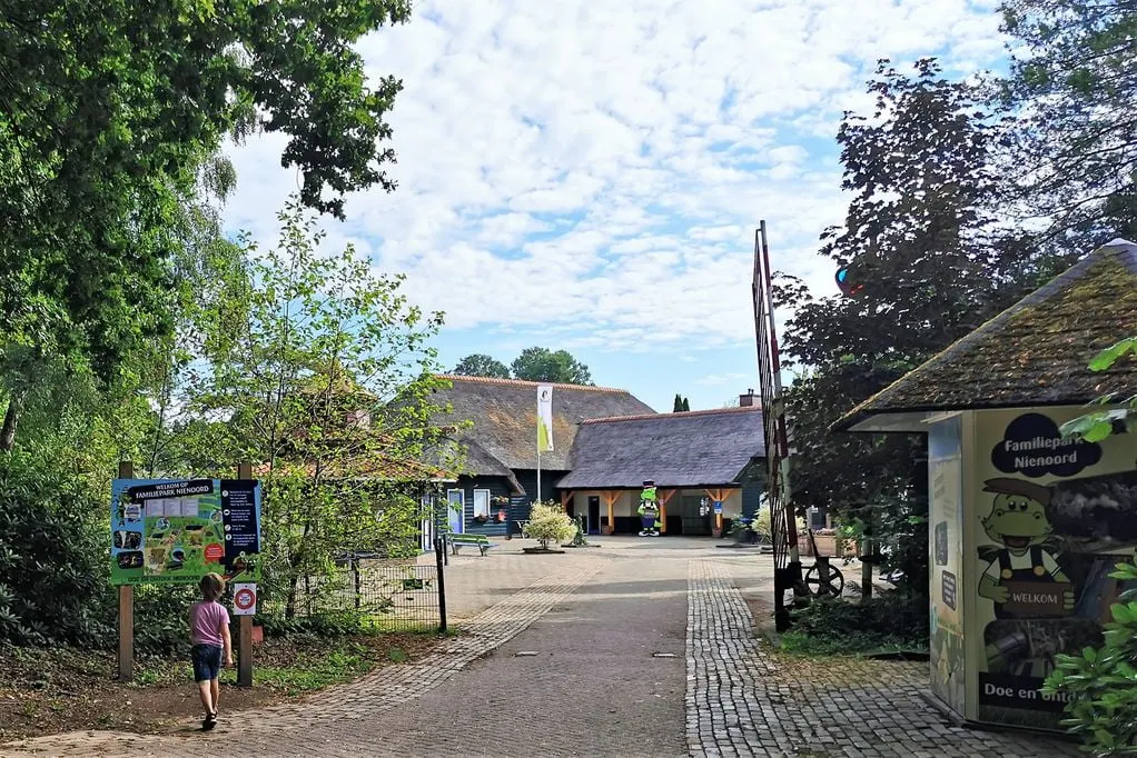 Landgoed Nienoord met kinderen; familiepark, zwemkasteel, treinen, kasteel borg en museum - Mamaliefde.nl