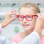 Wanneer heeft je kind bril nodig; oogmeting bij kinderen? En hoe zit het qua kosten met de verzekering? - Mamaliefde.nl