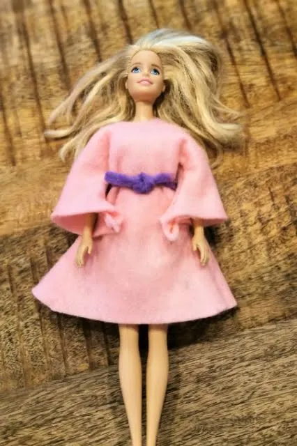 Zelf een barbie jurk maken van vilt met je kind - Mamaliefde