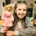 DIY; Zelf een barbie jurk maken / naaien van vilt met je kind - Mamaliefde.nl