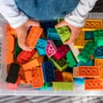 Speelgoed schoonmaken tips; van lego tot in de vaatwasser - Mamaliefde.nl