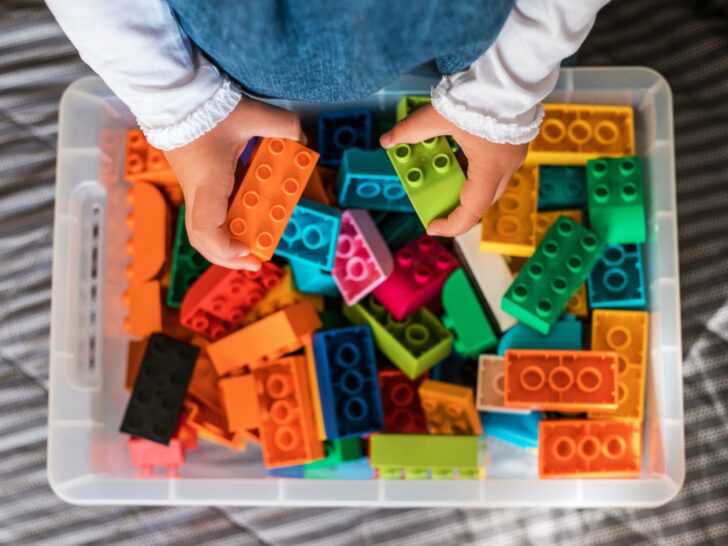 Speelgoed schoonmaken tips; van lego tot in de vaatwasser - Mamaliefde.nl