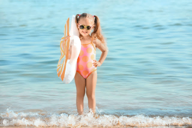 Beachshort Small Logo zwembroek voor kinderen Amazon Meisjes Sport & Badmode Badmode Zwembroeken 