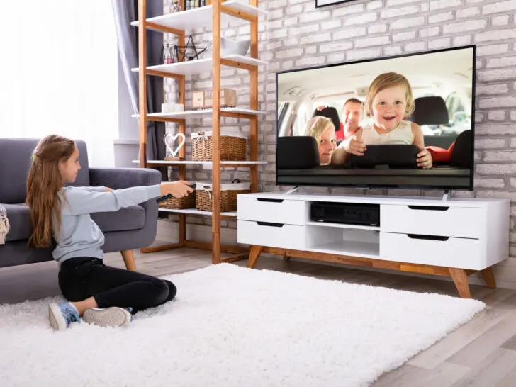 TV kijken kind; is het gevaarlijk (voor baby / peuter) en wat als je kind alleen nog maar wil kijken of je verandering in gedrag opmerkt - Mamaliefde.nl