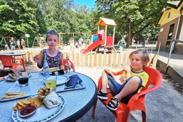 Pyramide van Austerlitz met kinderen bezoeken; van lunapark speeltuin tot bezoekerscentrum en wandelen op de Utrechtse Heuvelrug. - Mamaliefde