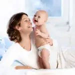 Babyzindelijkheidscommunicatie; je baby zonder luier op het potje laten plassen - mamaliefde.nl