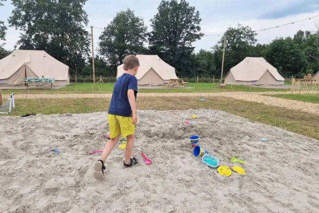 Camping Hemels; tot rust komen en genieten met kinderen op een pop-up camping - Mamaliefde