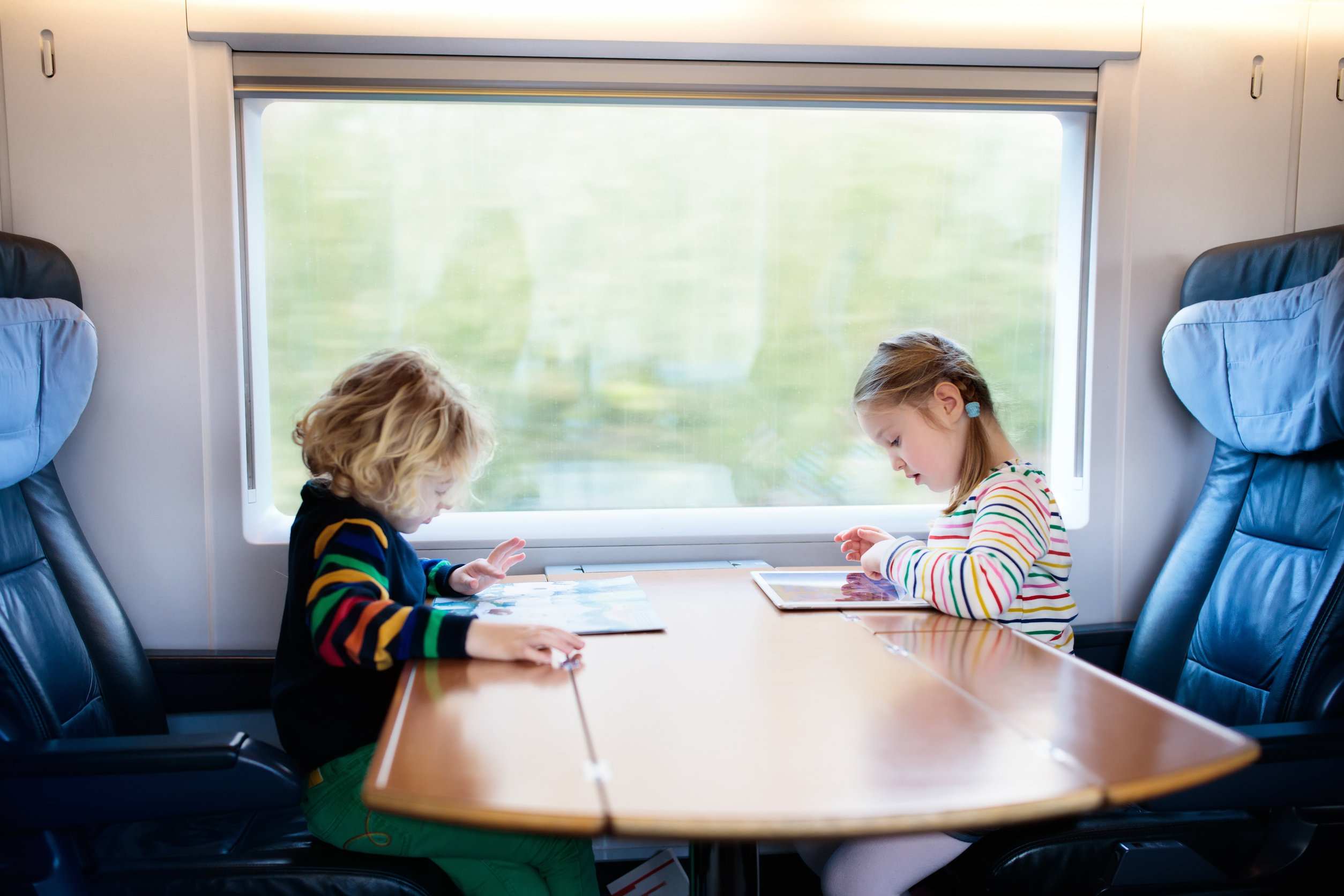 Trein reizen kinderen; van praktisch railrunner tot leuke trajecten en tips / spelletjes om kind te vermaken de trein mamaliefde.nl