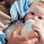 Flesvoeding baby; voordelen en nadelen kunstvoeding baby - Mamaliefde.nl