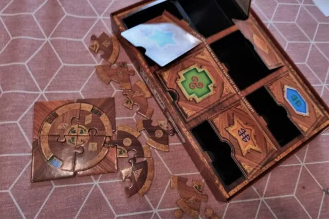 Escape room the game review; hoe kom je bij de the puzzle adventures oplossingen en antwoorden? - Mamaliefde