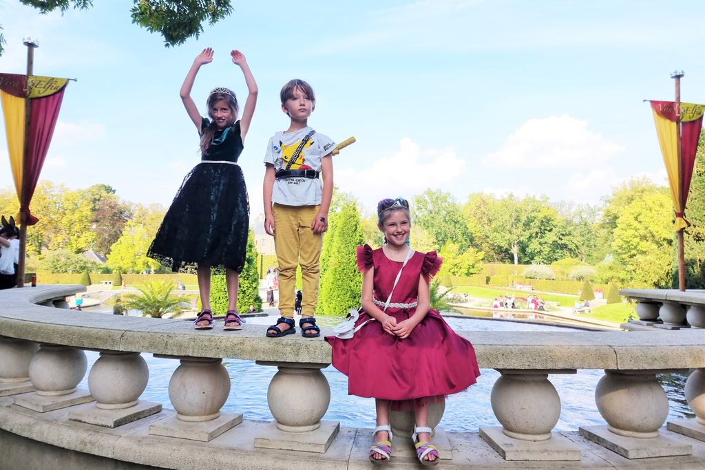 Kingdom of Elfia Arcen 2021 met kinderen; grootste cosplay en kostuum event van Europa - Mamaliefde.nl