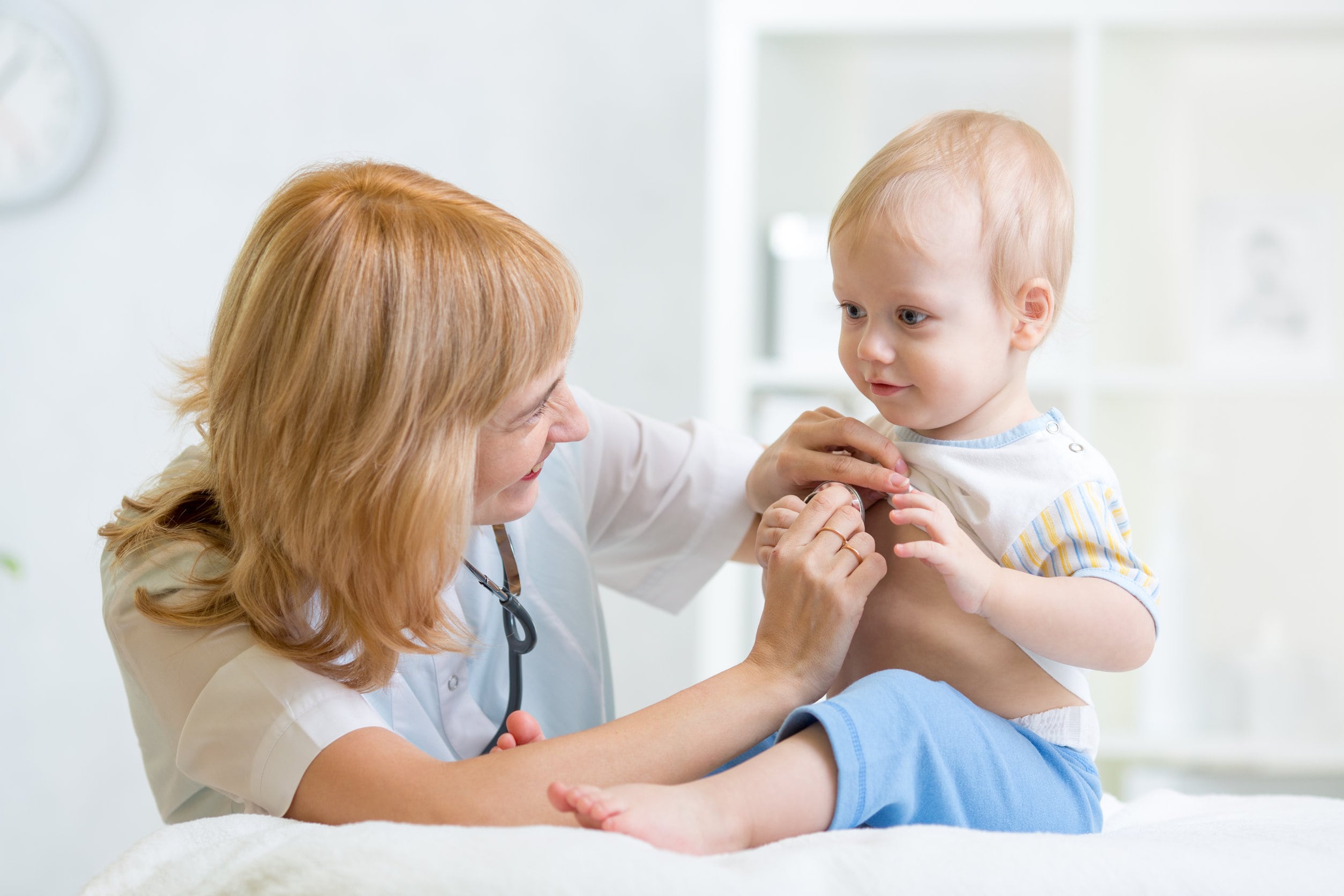 Netelroos kinderen; is dit gevaarlijk of besmettelijk, symptomen en wat is behandeling bij baby?