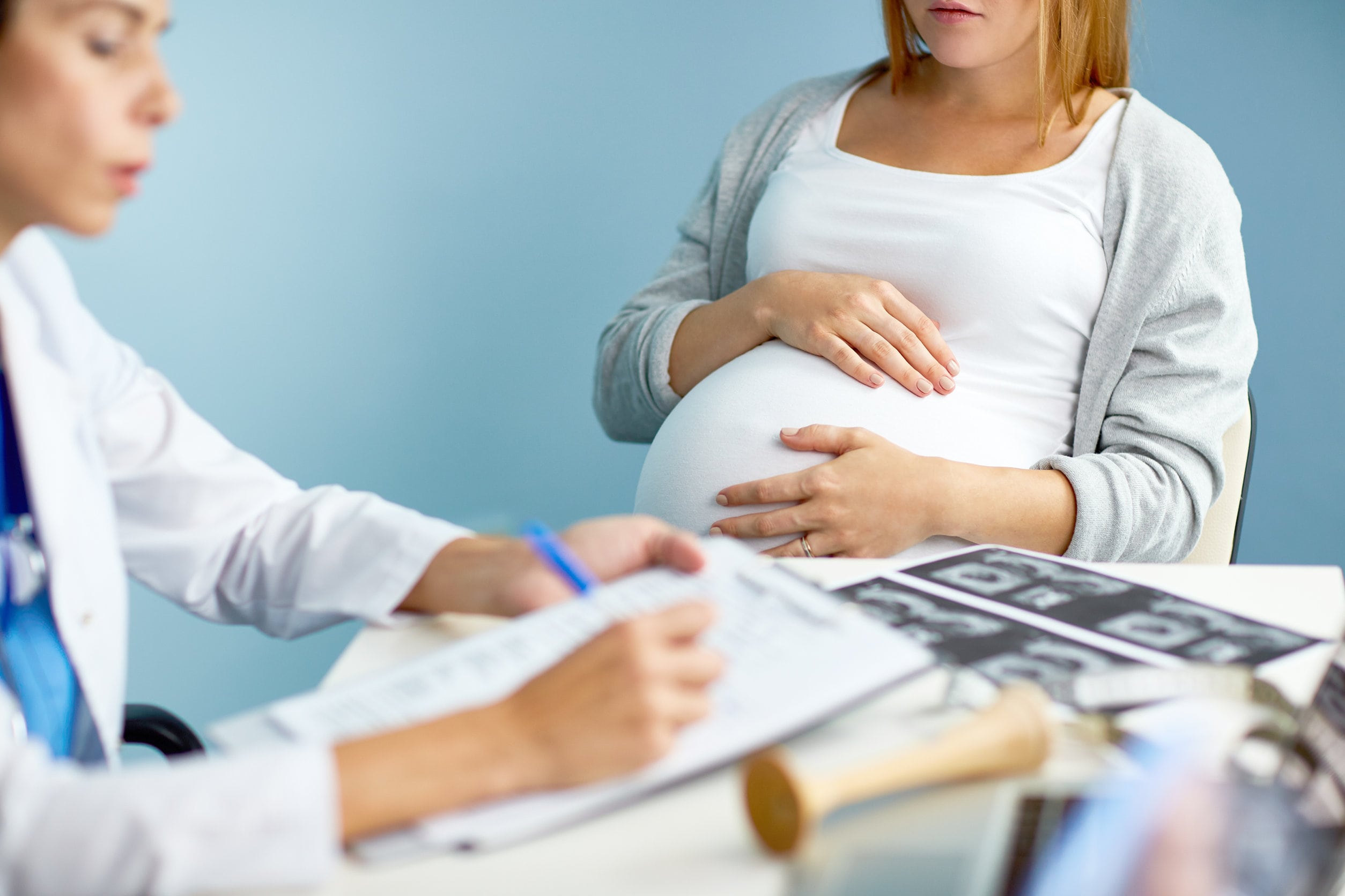 Bloedverlies zwangerschap eerste trimester; kan het kwaad als je 5 / 6 weken zwanger bent? Wat is kans op miskraam en wat moet je doen? - Mamaliefde.nl