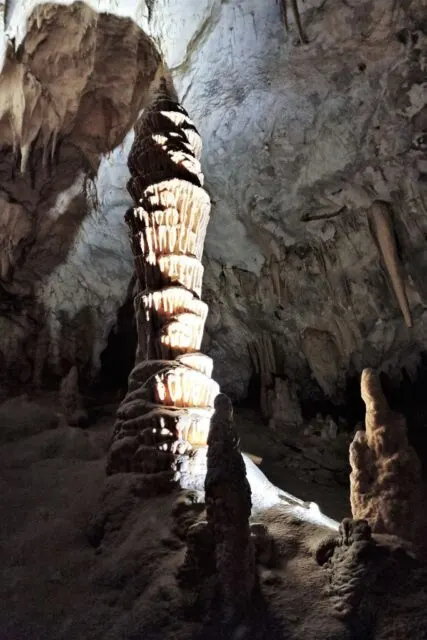 Postojna grotten van Škocjan in Slovenië; de op 1 na grootste druipsteengrot ter wereld - Mamaliefde