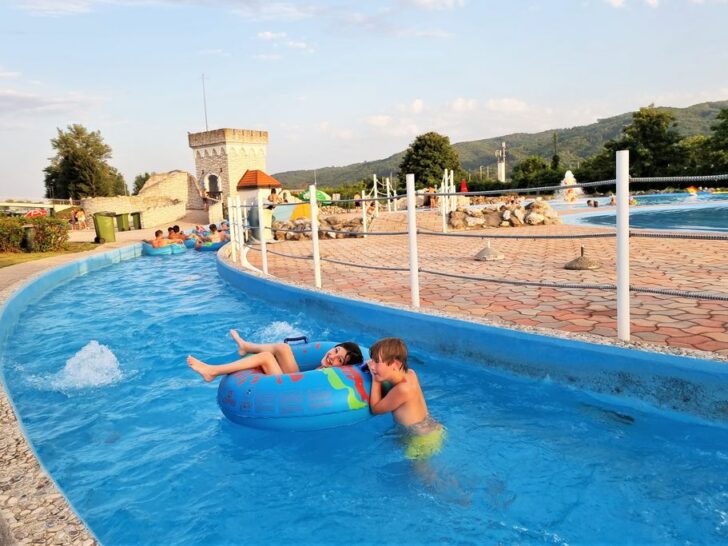 Terme Catez met kinderen; met waterpark binnen en buiten en accommodaties.
