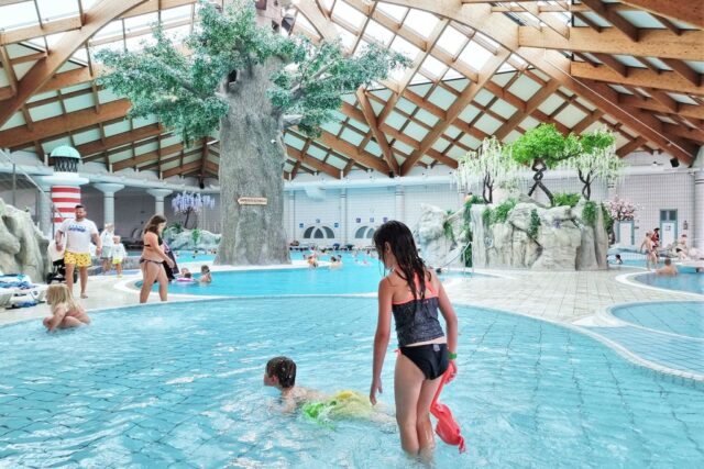 Terme Catez met kinderen; met waterpark binnen en buiten en accommodaties. - Mamaliefde