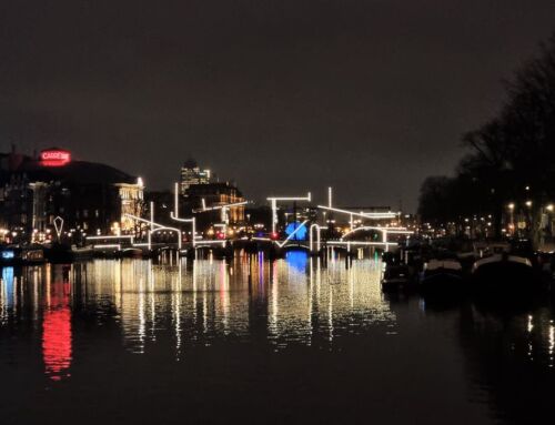 Amsterdam Light Festival met een rondvaartboot vanaf het water