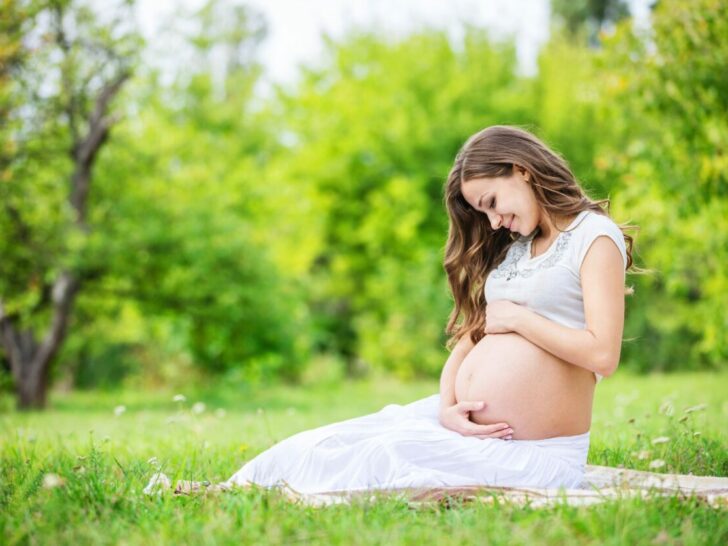 Huidverzorging zwangere buik; tips van zalf tot olie om striae te voorkomen.