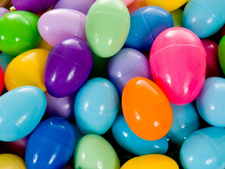 25 leuke spelletjes om te spelen met plastic paaseieren tijdens de Paasdagen