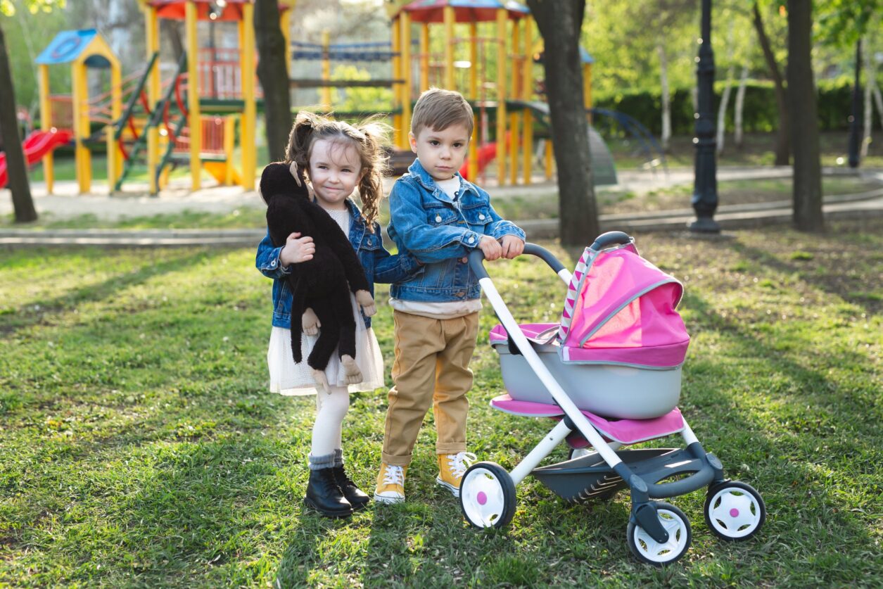 Poppenwagens en buggy’s voor kinderen; van baby born tot tweeling en rieten