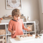 7 op de 10 Nederlanders denkt dat er geen chemische stoffen in houten speelgoed zitten - maar klopt dat wel? - Mamaliefde.nl