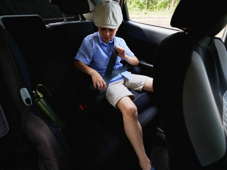 Autostoel of zitverhoger voor oudere kinderen: met of zonder rugleuning?