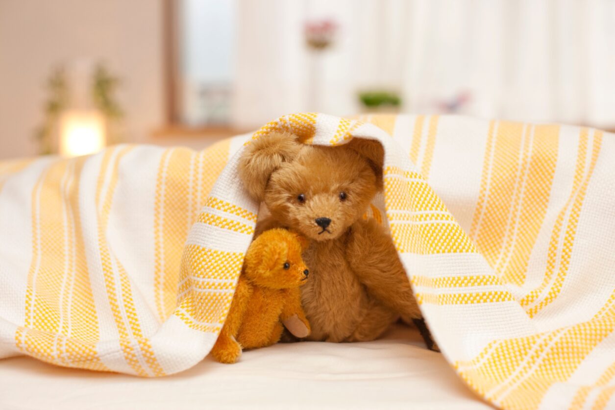Baby dekbed; waarom gevaarlijk en kan je kind stikken onder deken?