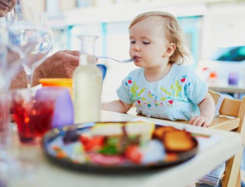Uit eten met jonge kinderen: Tips voor een stressvrije ervaring