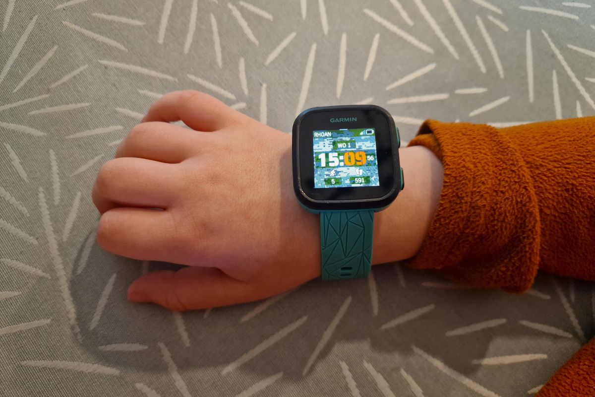 Garmin Bounce review smartwatch voor kinderen met gps en contact
