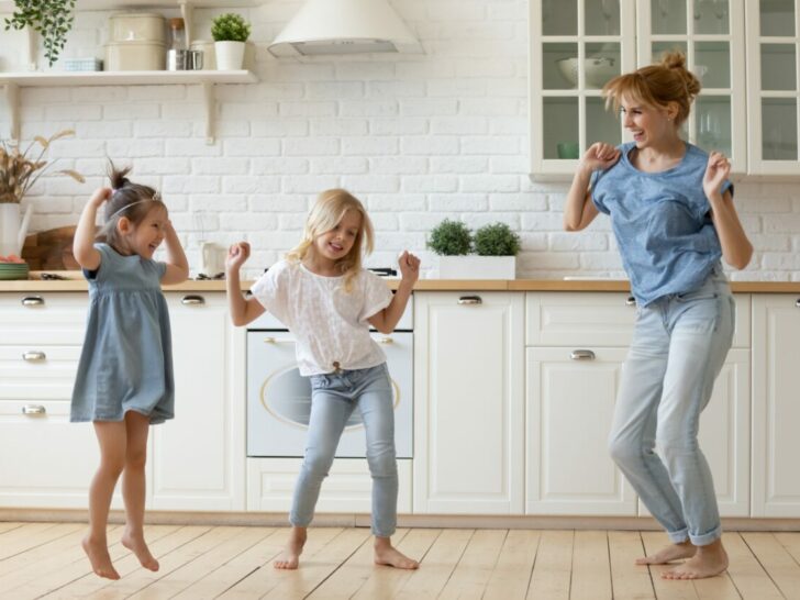 Oppas tarieven; hoeveel betaal je een babysitter (per uur)? - Mamaliefde.nl