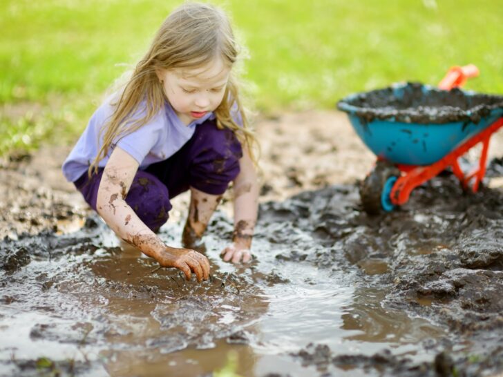 Spelen met modder: spelletjes, activiteiten en voordelen