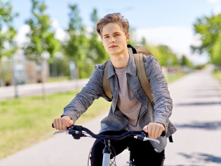 Oefenen van de fietsroute naar de middelbare school