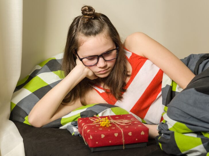 Kind teleurgesteld na Sinterklaas surprises of cadeautjes