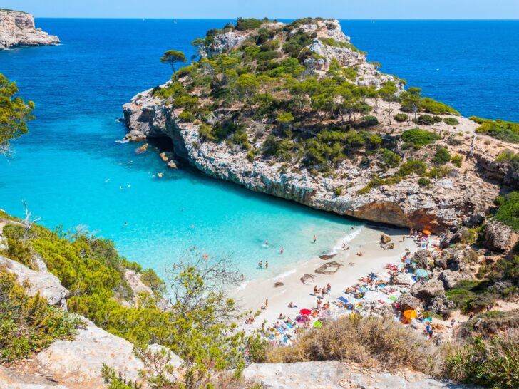 De 10 zonnigste en warmste eilanden in Europa voor een zomerse vakantie